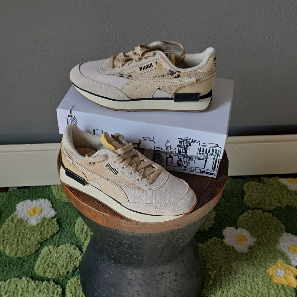 Puma Men's Beige Sneakers